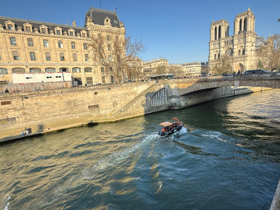 Heart of Latin Quarter, Character apartment, 90m2, 1st Floor, views Quai de Seine & Notre Dame Cathedral