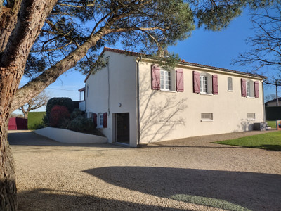 Maison à vendre à Lathus-Saint-Rémy, Vienne, Poitou-Charentes, avec Leggett Immobilier