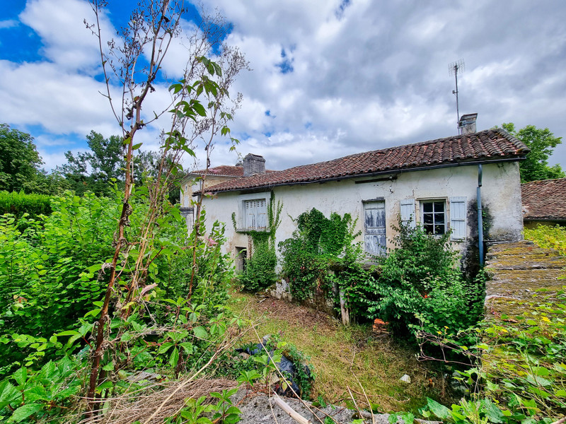 Maison à vendre à La Rochebeaucourt-et-Argentine, Dordogne - 36 600 € - photo 1 Maison à vendre à La Rochebeaucourt-et-Argentine, Dordogne - 36 600 € - photo 1