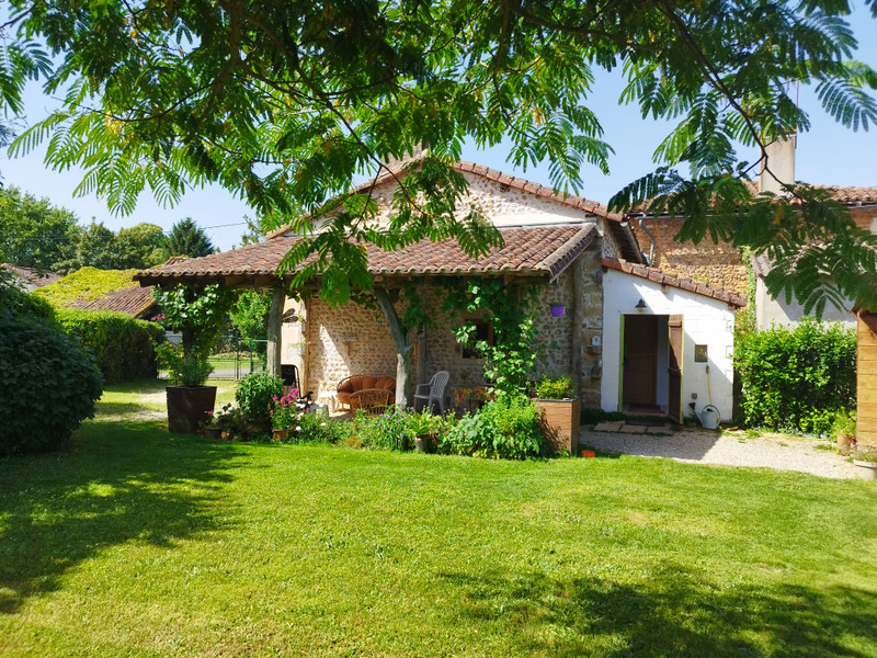 French property for sale in Genouillé, Vienne - €167,400 - photo 1