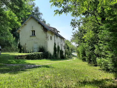Château XVIII classé MH style néo-classique rénové en Dordogne