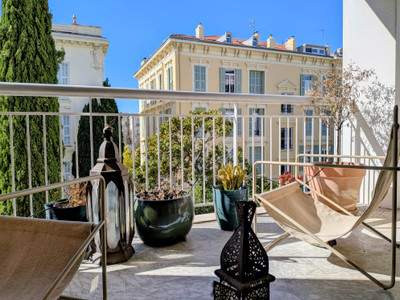 French property for sale in Nice, Alpes-Maritimes - €630,000 - photo 2