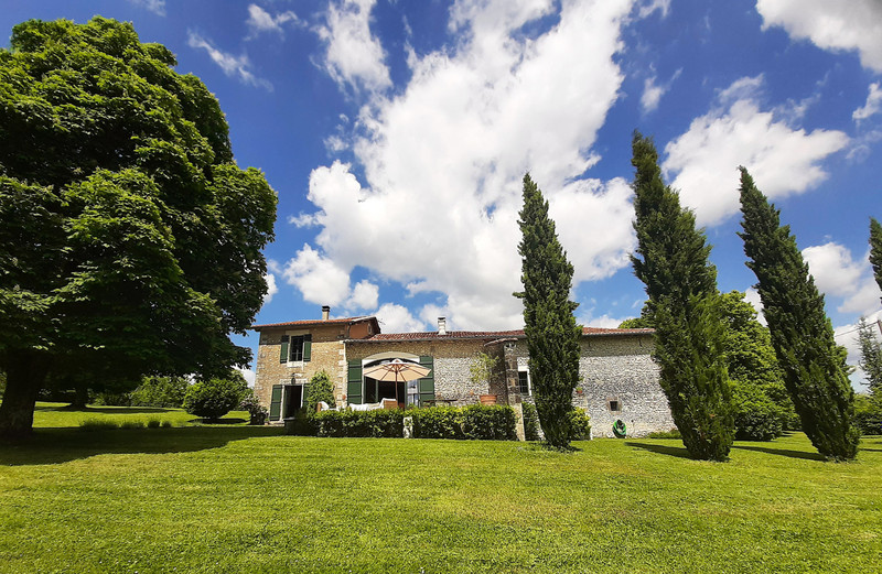 Maison à vendre à Bouteilles-Saint-Sébastien, Dordogne - 477.000 € - photo 1