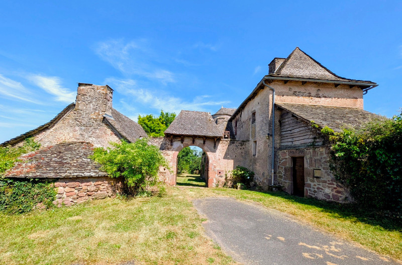 French property for sale in Rignac, Aveyron - €595,000 - photo 0