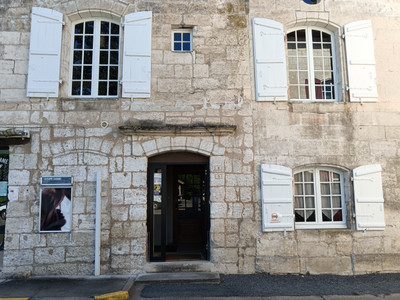 Maison à vendre à Bourdeilles, Dordogne, Aquitaine, avec Leggett Immobilier