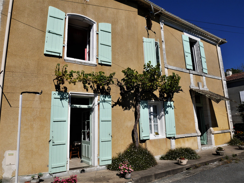French property for sale in Combiers, Charente - &#8364;198,000 - photo 2