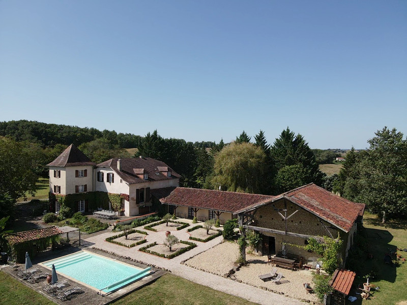 House for sale in Marciac Gers Elegant 9 bedroom, southfacing
