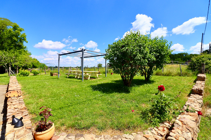 French property for sale in Écuras, Charente - €140,000 - photo 6