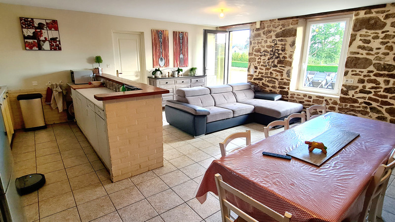 French property for sale in Brecé, Mayenne - €252,000 - photo 2
