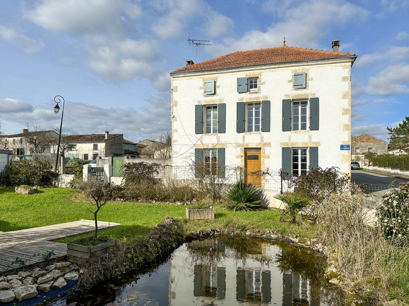Maison à vendre à Beauvais-sur-Matha, Charente-Maritime - 235 400 € - photo 1