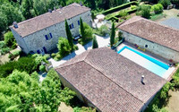 Maison à vendre à Vouthon, Charente - 850.000 € - photo 1