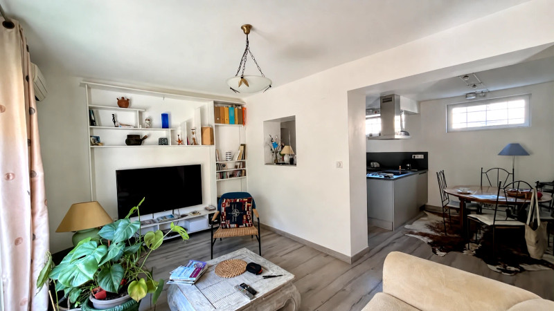 French property for sale in Avignon, Vaucluse - €212,000 - photo 0