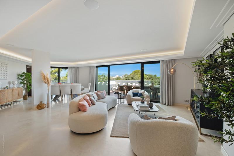 French property for sale in Antibes, Alpes-Maritimes - €5,750,000 - photo 2
