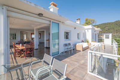 A stunning contemporary villa with panoramic sea views, perched on the hills of Mandelieu