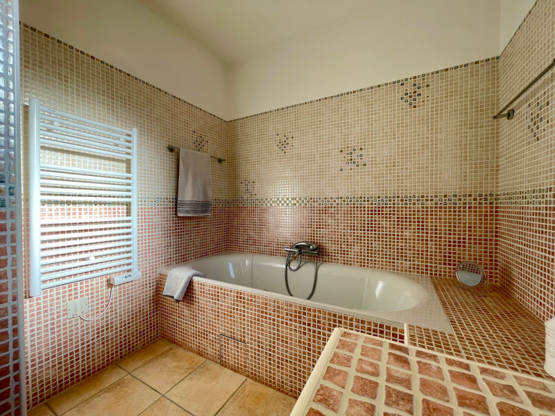 French property for sale in Flayosc, Var - €895,000 - photo 10