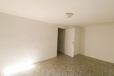 French property for sale in Saint-Maximin, Gard - €115,000 - photo 11