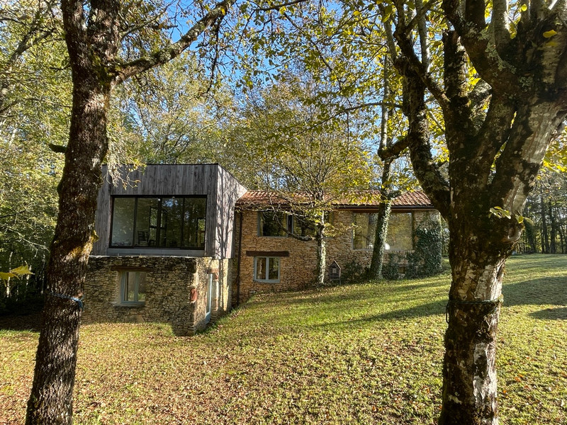 Maison à vendre à Saint-Léon-sur-Vézère, Dordogne - 399.000 € - photo 1