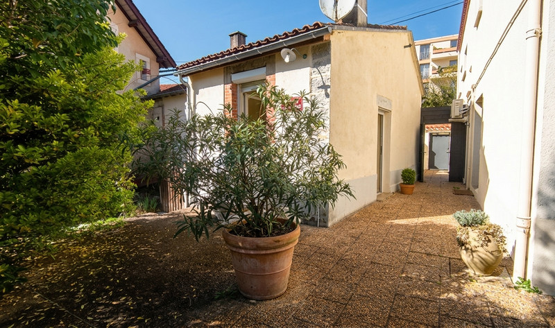 French property for sale in Cahors, Lot - €392,000 - photo 1