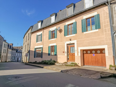 Maison à vendre à Bénévent-l'Abbaye, Creuse, Limousin, avec Leggett Immobilier