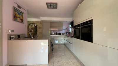 French property for sale in Rochefort-du-Gard, Gard - €699,000 - photo 1