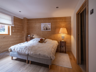 Spacious, stunning new-build chalet, 5 bedrooms, indoor swimming pool and south facing terrace, Meribel valley