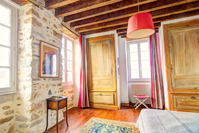 ELEGANT MAISON-DE-MAÎTRE + BARN 230m² + IDEAL FOR B&B + VILLAGE WITH BOULANGERIE + VIEWS OF THE PYRENEES...