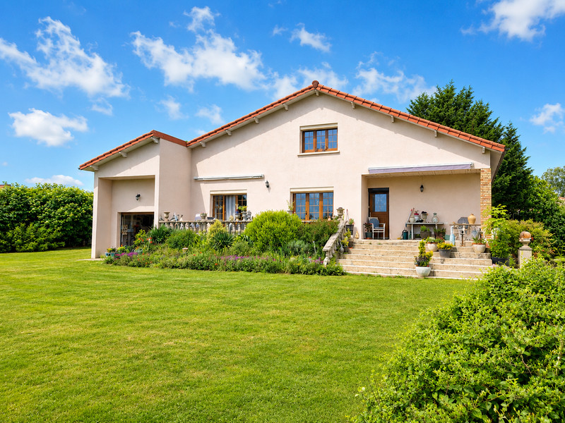 French property for sale in Quinssaines, Allier - €237,500 - photo 0