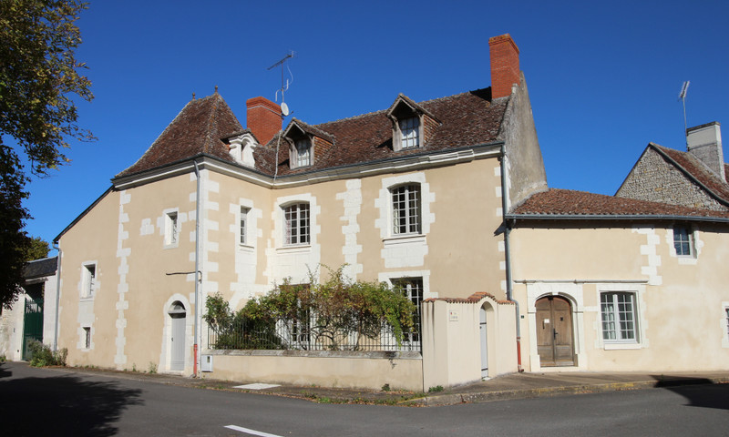 Maison à vendre à Champigny-sur-Veude, Indre-et-Loire - 430 500 € - photo 1