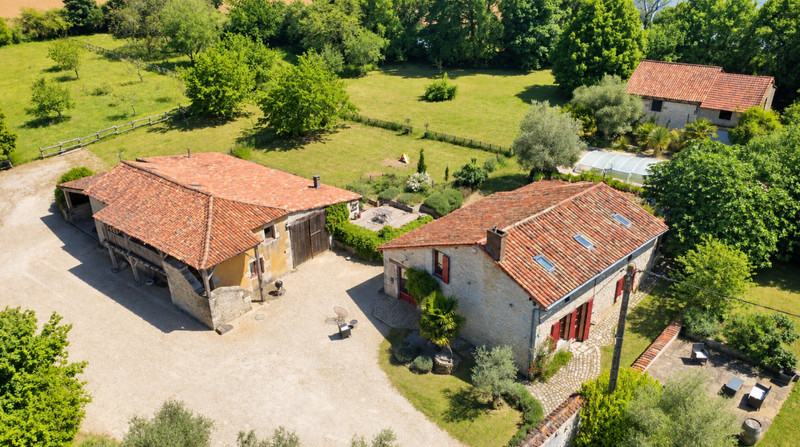 French property for sale in Lizant, Vienne - €299,900 - photo 0