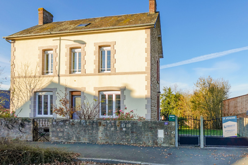 Maison à vendre à Chantrigné, Mayenne - 150 000 € - photo 1