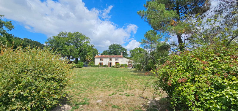 Maison à vendre à Saint-Martin-Lars-en-Sainte-Hermine, Vendée - 345.000 € - photo 1