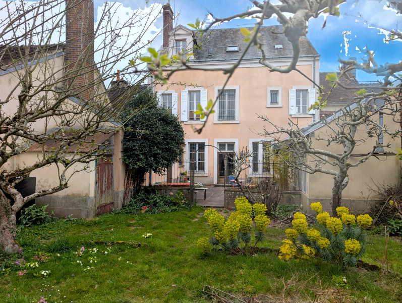 Propriété à vendre à Nogent-le-Rotrou, Eure-et-Loir - 345 000 €