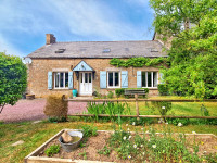 Propriété à vendre à Saint-Berthevin-la-Tannière, Mayenne - 199 900 € - photo n°1