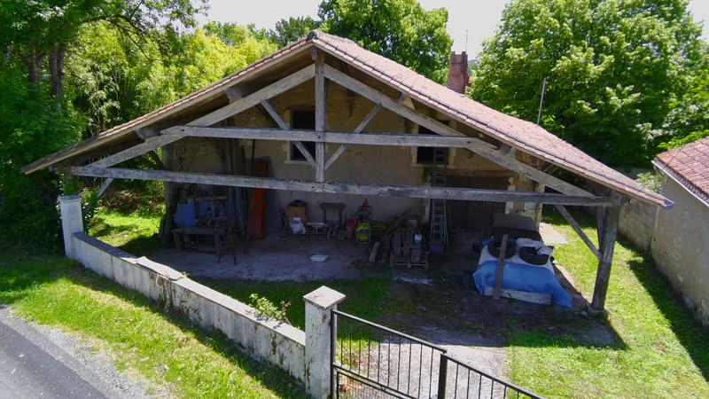 French property for sale in Verteillac, Dordogne - €119,900 - photo 2