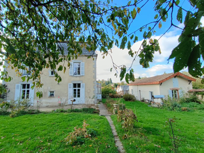 French property for sale in Auzances, Creuse - €224,900 - photo 2