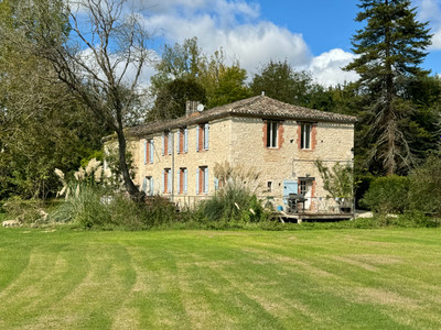 Beautifully restored 19th century water mill with stunning gîtes set in parkland near Castelnau-Montratier