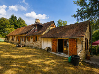 French property for sale in Bussière-Galant, Haute-Vienne - €205,200 - photo 1