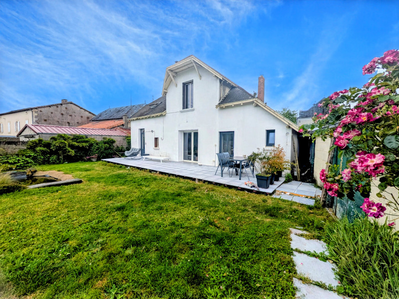 French property for sale in Ménigoute, Deux-Sèvres - €168,500 - photo 9
