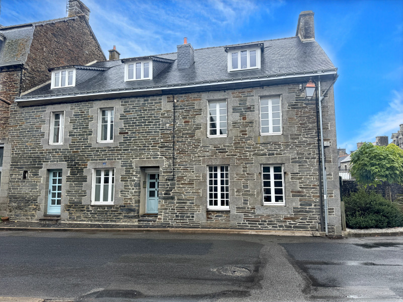 French property for sale in Gouarec, Côtes-d'Armor - €283,550 - photo 0