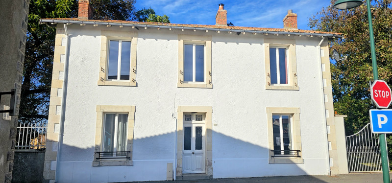 French property for sale in Chantonnay, Vendée - €199,900 - photo 0