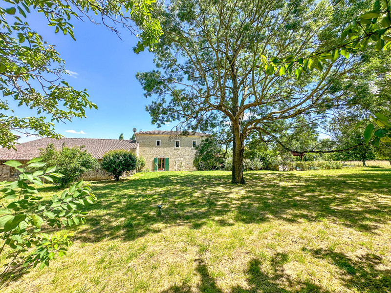 French property for sale in Nantillé, Charente-Maritime - €325,000 - photo 2