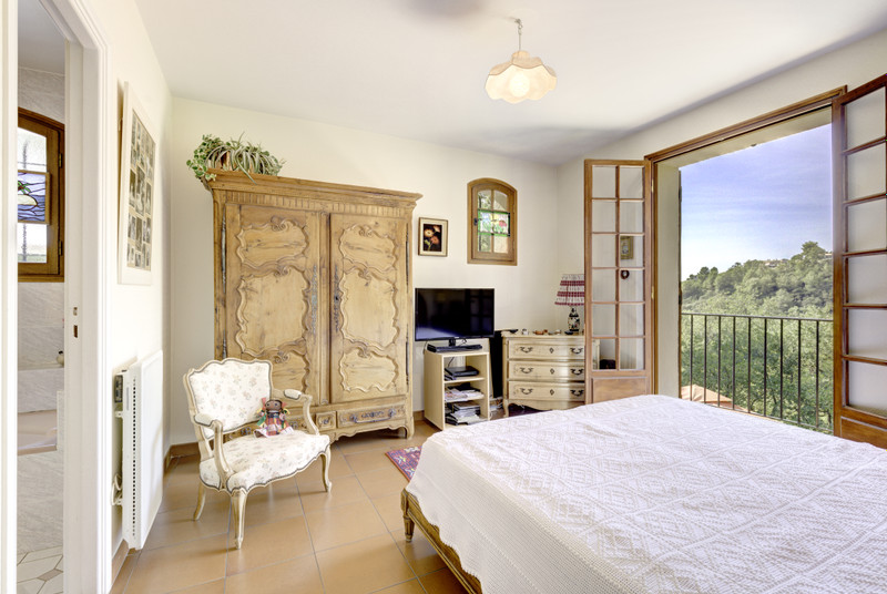 French property for sale in Carros, Alpes-Maritimes - €799,000 - photo 4
