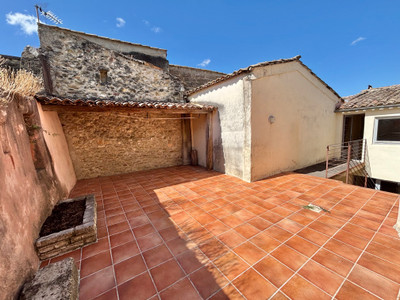 French property for sale in Saint-Quentin-la-Poterie, Gard - €360,000 - photo 1