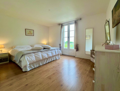 French property for sale in Chenac-Saint-Seurin-d'Uzet, Charente-Maritime - €468,500 - photo 5