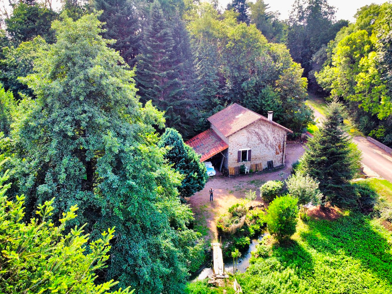 Maison à vendre à Les Salles-Lavauguyon, Haute-Vienne - 141 000 € - photo 1