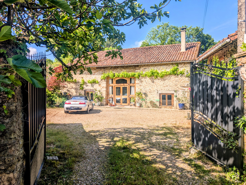 French property for sale in Cussac, Haute-Vienne - €333,900 - photo 0