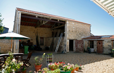 French property for sale in Fontaine-Chalendray, Charente-Maritime - €267,500 - photo 8