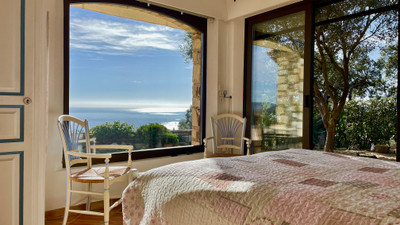 Grand villa with spectacular views overseeing Golf de Cavalaire, 5 bedrooms, infinity pool, wine cellar