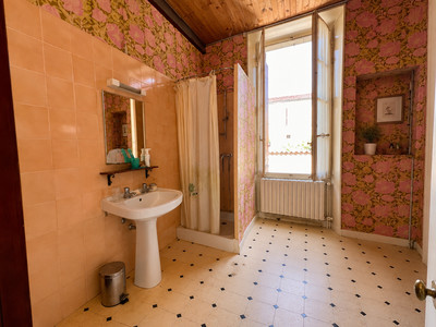 French property for sale in Salles-d'Angles, Charente - €194,400 - photo 4