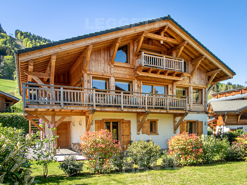 Ski property for sale in Samoens - €1,800,000 - photo 0